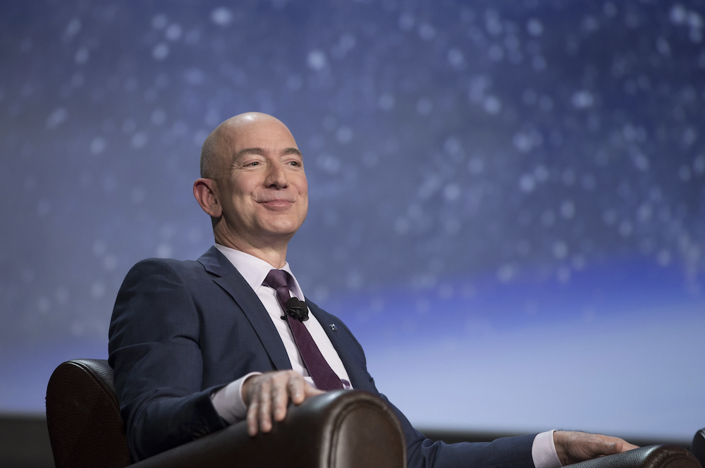 Jeff Bezos convencido del futuro de la humanidad en colonias espaciales